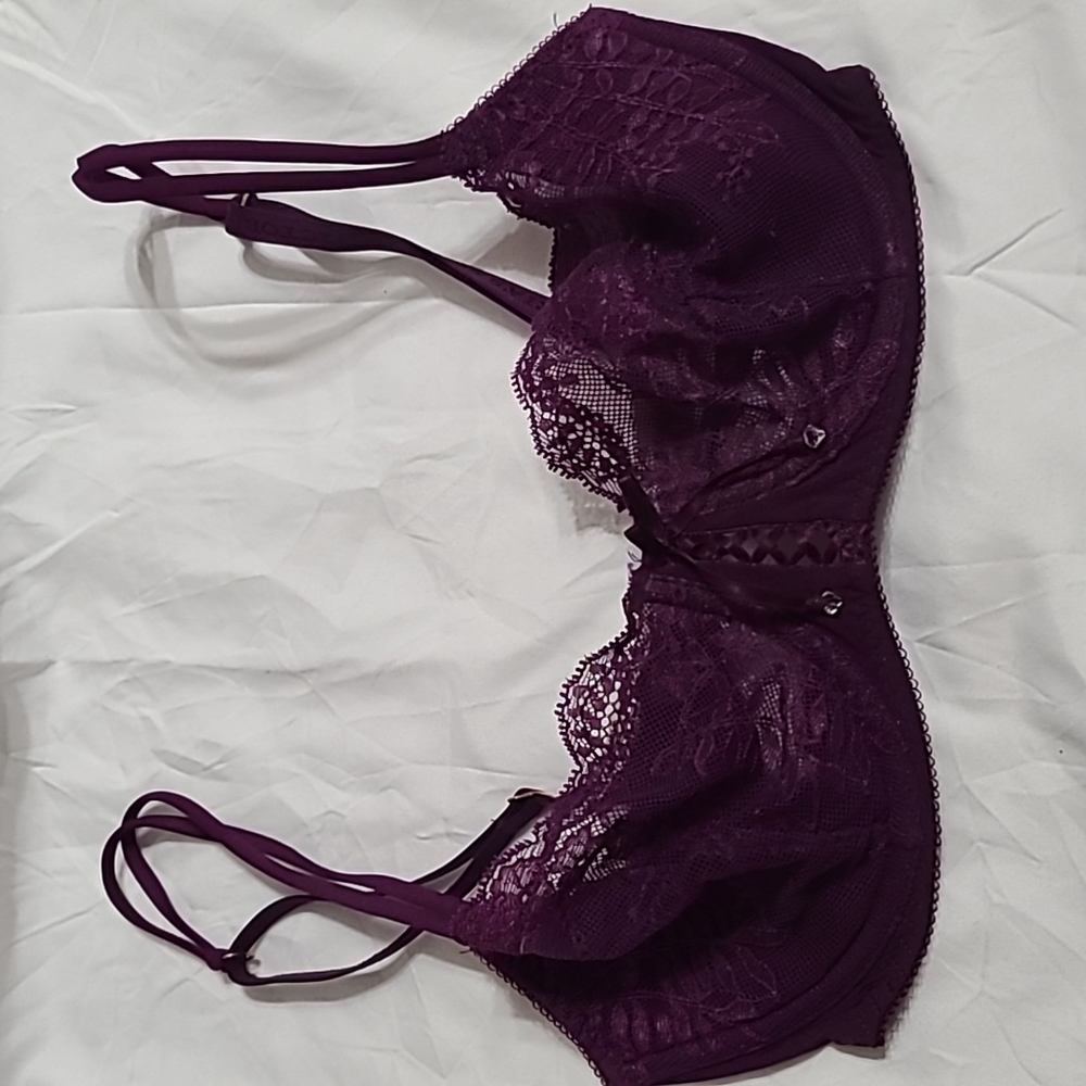 Victoria's Secret unlined demi lace bra 32D